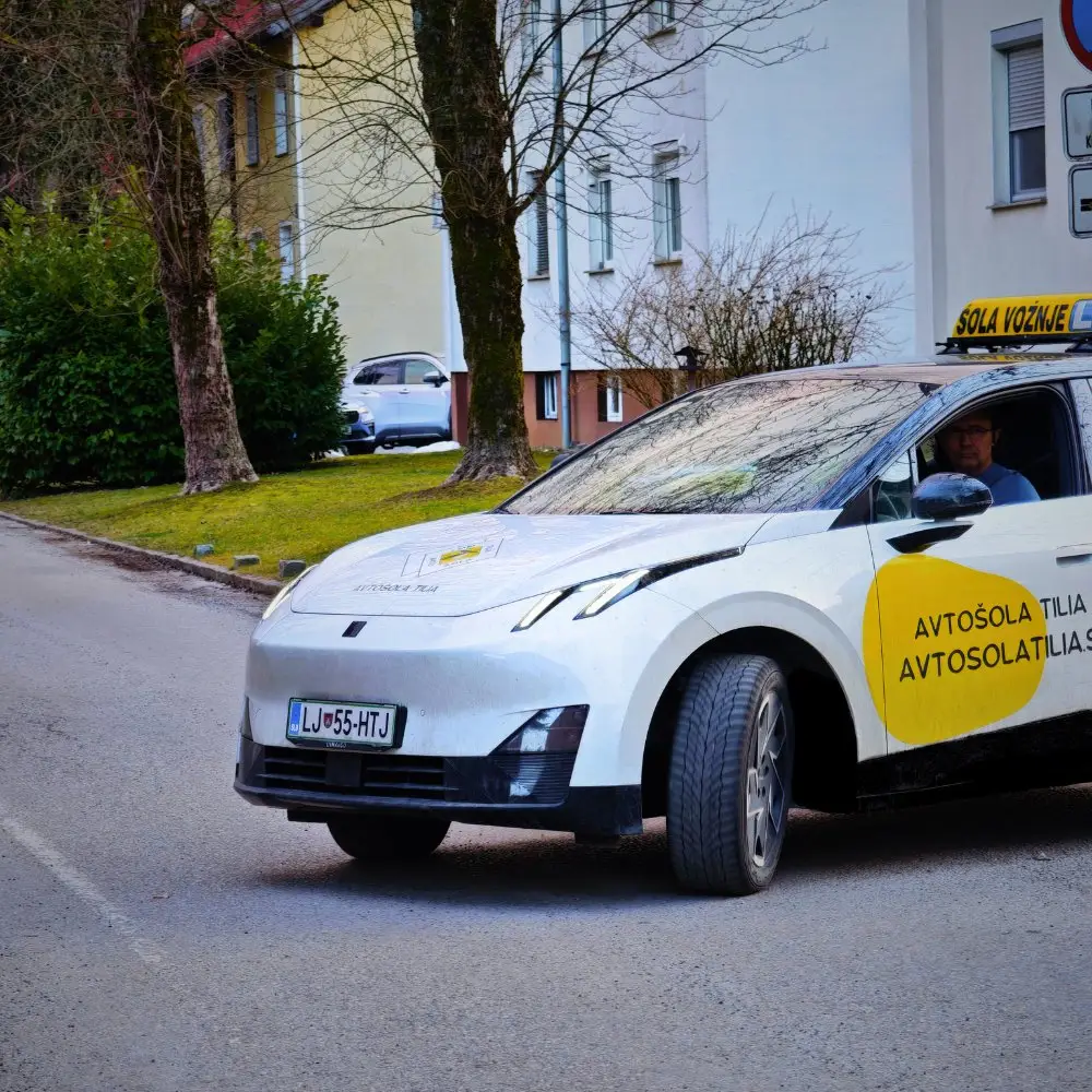 lynk co 02 voznja na avtomatiku ljubljana